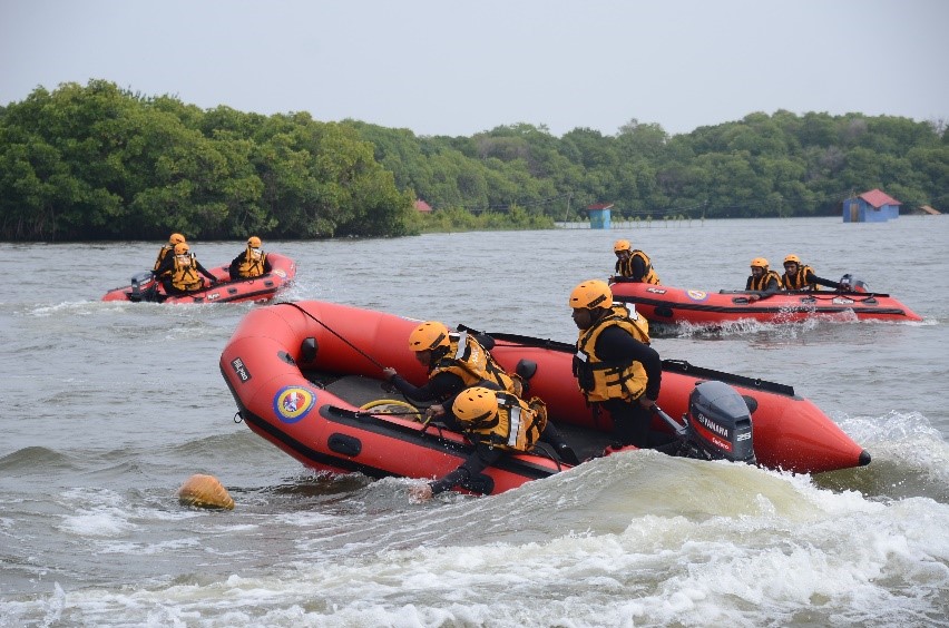 Boat exercise during swift water rescue SAR training by A-PAD SL. (Photo Credit: A-PAD SL)