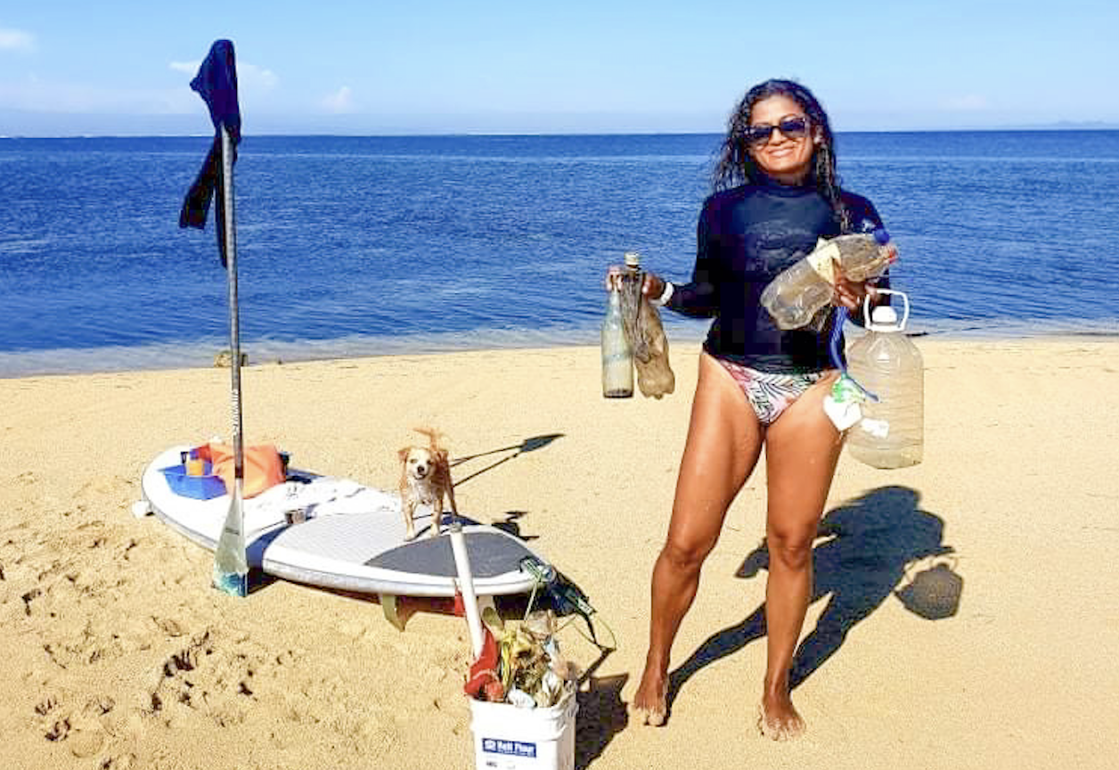 Patricia uses her free time to collect plastic waste in the ocean, with her paddle board. Photo: Patricia Mallam.  