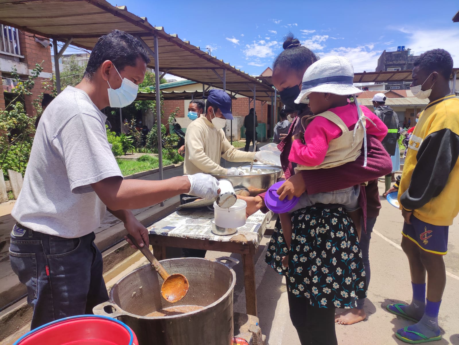 Ahead of the cyclone season in Madagascar, CBi Member Network PSHP prepositioned private sector donations to assist potentially affected families. Photo: PSHP Madagascar