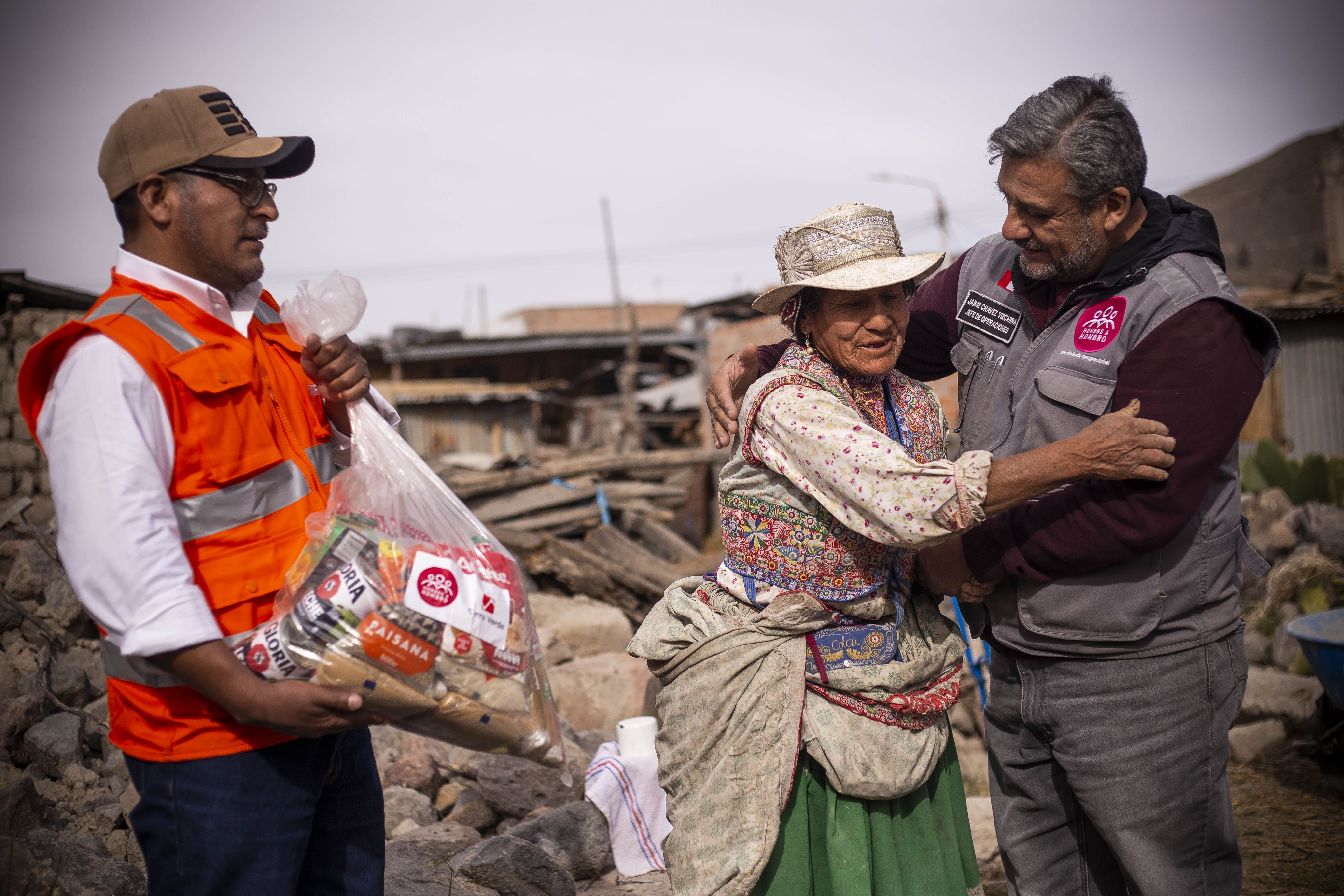 Jaime, through his work with CBi Member Network Hombro a Hombro, distributes aid to vulnerable populations affected by recent earthquakes in Peru.
