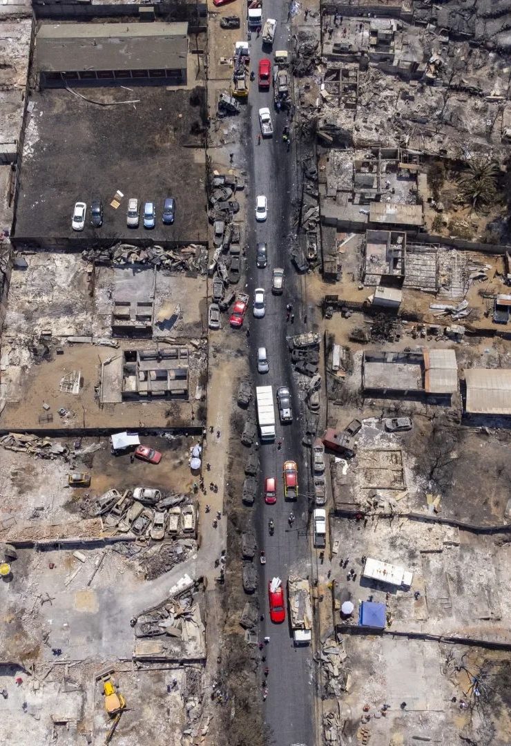 The wildfires in Chile reached urban areas and destroyed entire neighborhoods. Photo: DesafĂo Levantemos Chile