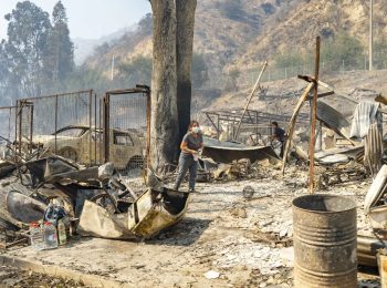 The fires in Chile have destroyed thousands of homes and businesses. Photo: Desafio Levantemos Chile
