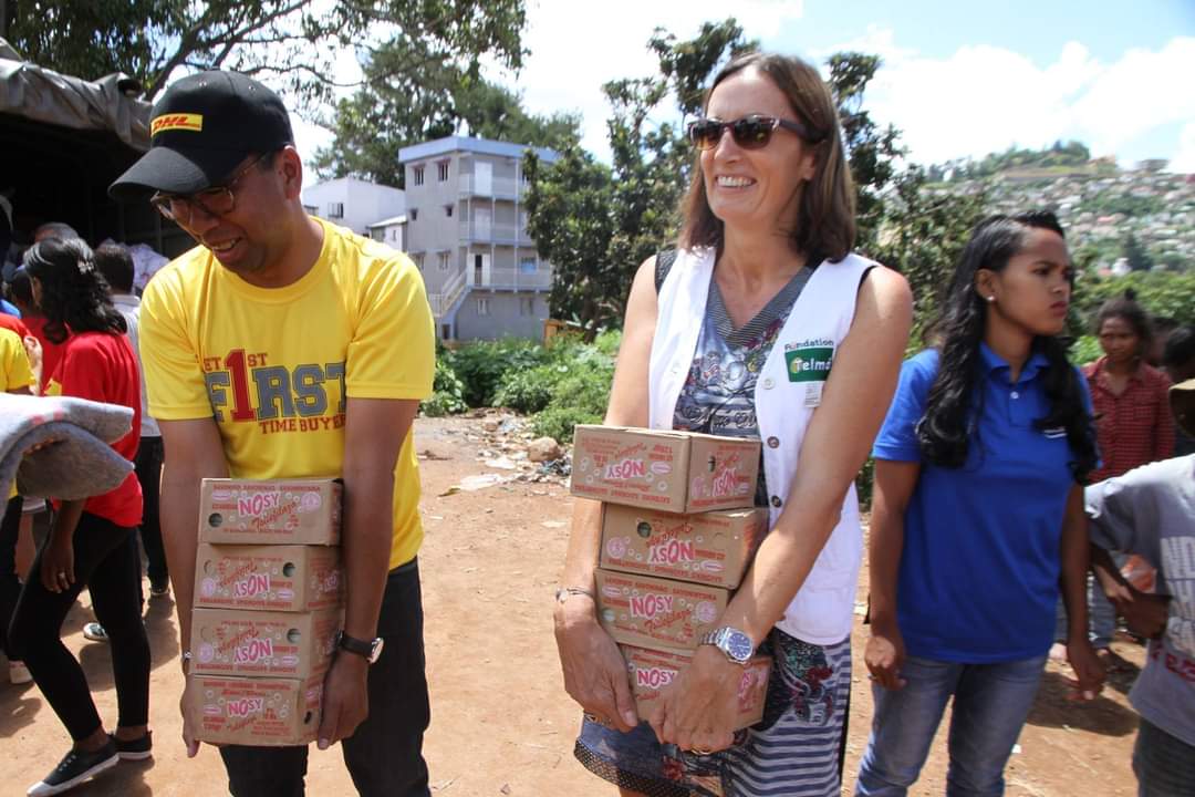 Distribution of food and non-food items to households related to the Cyclone Enawo response in March 2017. Photo: Fondation Telma