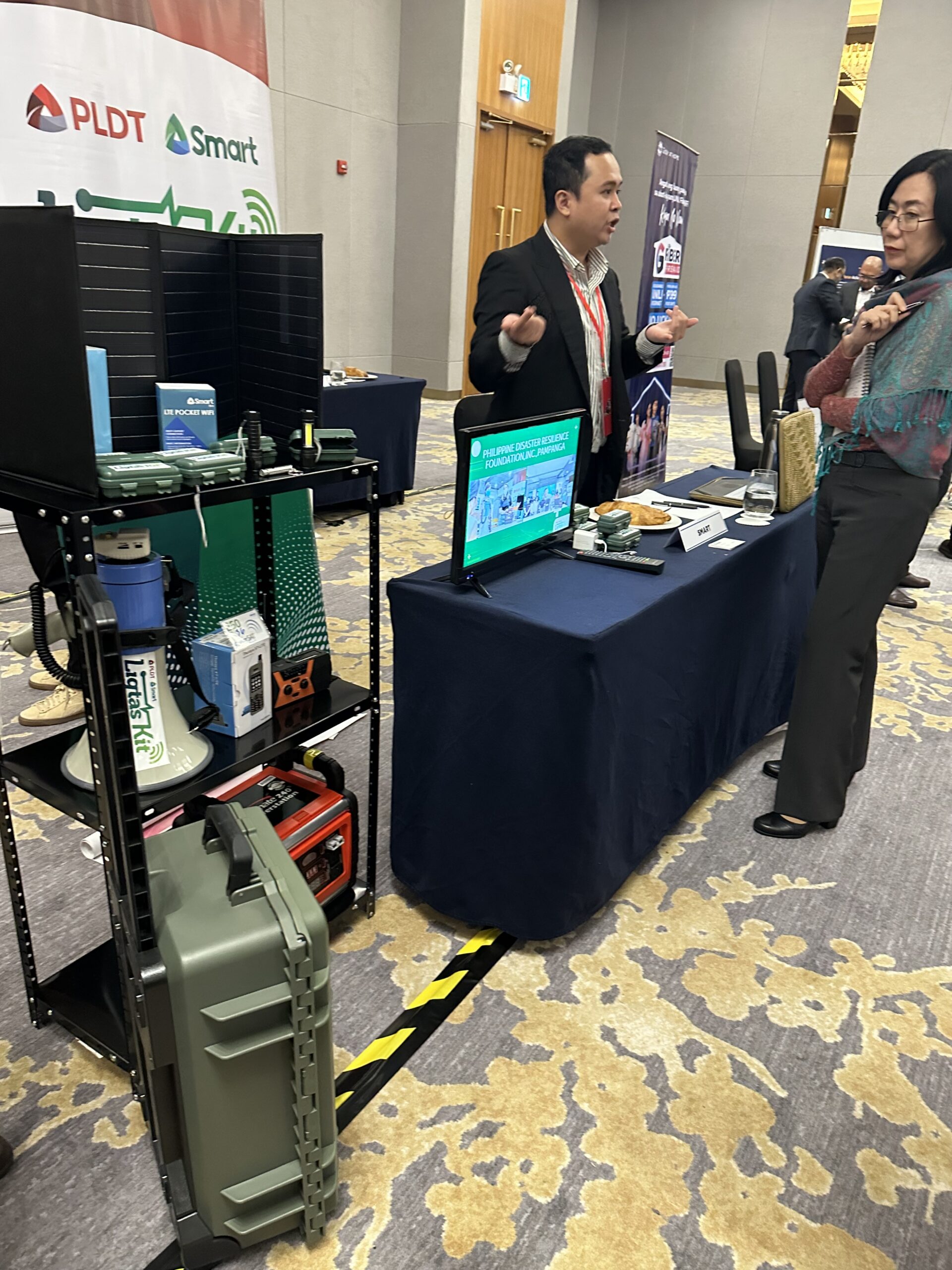 The marketplace section of the GSMA Humanitarian Connectivity Workshop for Asia and the Pacific included the presentation of technologies such as the Ligtas Kit by Smart, to extend communications in emergency settings. Photo: Florian Rhiza Nery/CBi