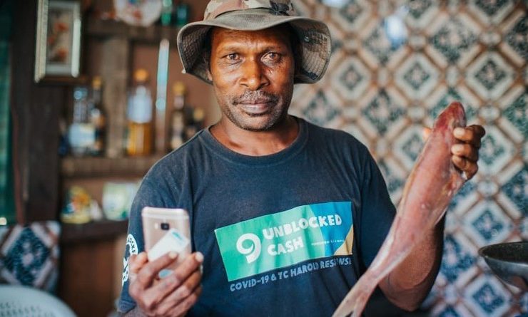 An example of technology supporting disaster resilience is the blockchain-powered unblocked cash transfer programme implemented by the Vanuatu Business Resilience Council (VBRC) and Oxfam, providing resources to vulnerable communities so they could prepare for an expected hurricane as well as recover from the impact of the pandemic. Photo credit: Arlene Bax/Oxfam in Vanuatu