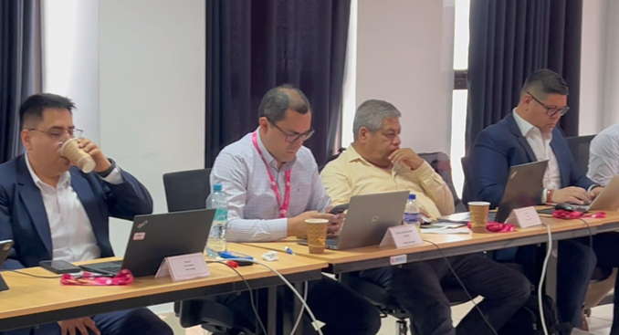 Although a SimEx does not necessarily generate exciting visuals, it is a key tool in practicing the coordination and cooperation that is essential to a more effective and efficient disaster response. Here, participants work on their tasks at the COEN. Photo: Hombro a Hombro