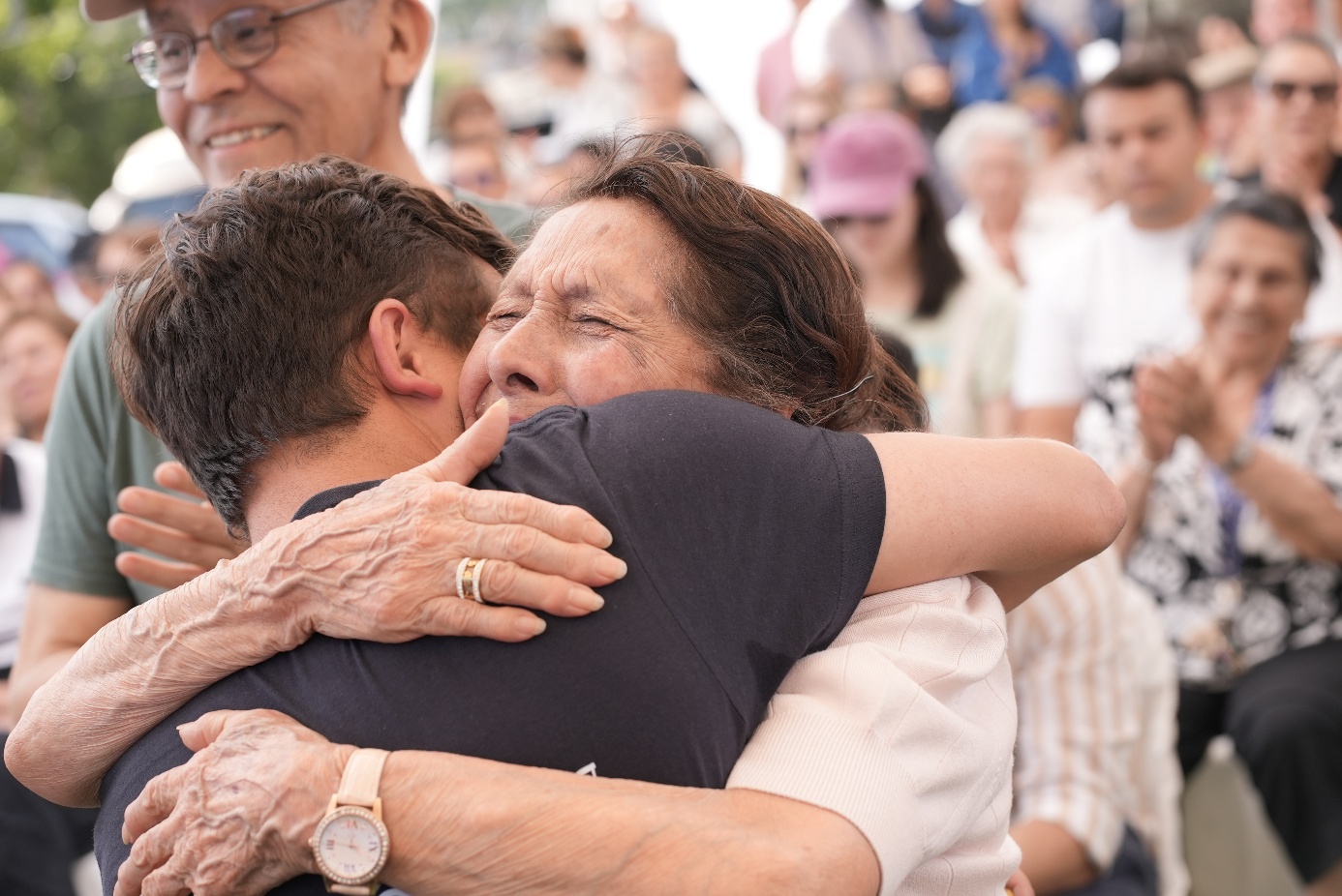 Desafío Levantemos Chile was on the ground within a day after the February 2024 wildfires swept through the Quilpué region, working closely with the community on emergency response and eventually, rebuilding their homes as part of recovery efforts.