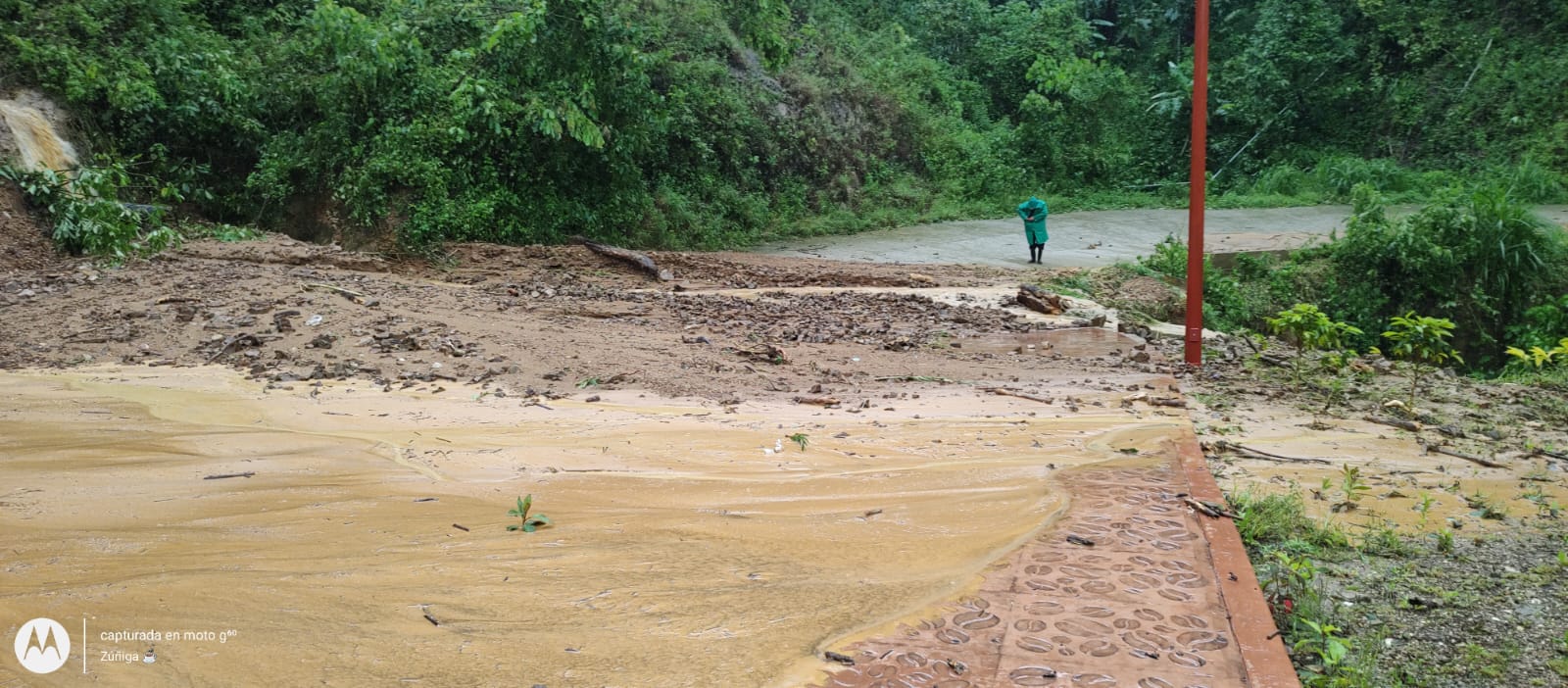 As a result of Hurricane Otis, flooding and landslides blocked of roads - in this case the way to Puerto Escondido. Photo: CENACED