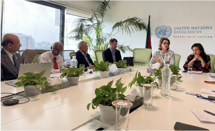OCHA’s Lisa Doughten briefs private sector representatives on linking business engagement to humanitarian coordination and response frameworks during discussions with FBCCI, a CBI Member Network, in Dhaka. Photo: CBI